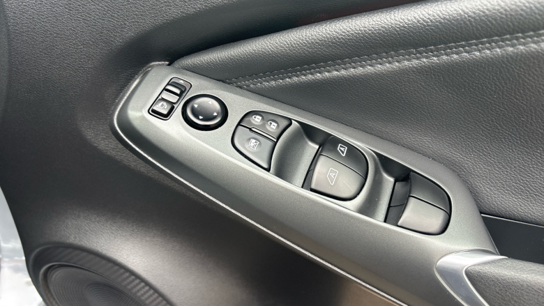 Nissan Juke 1.0 DiG-T N-Connecta 5dr DCT Petrol Hatchback